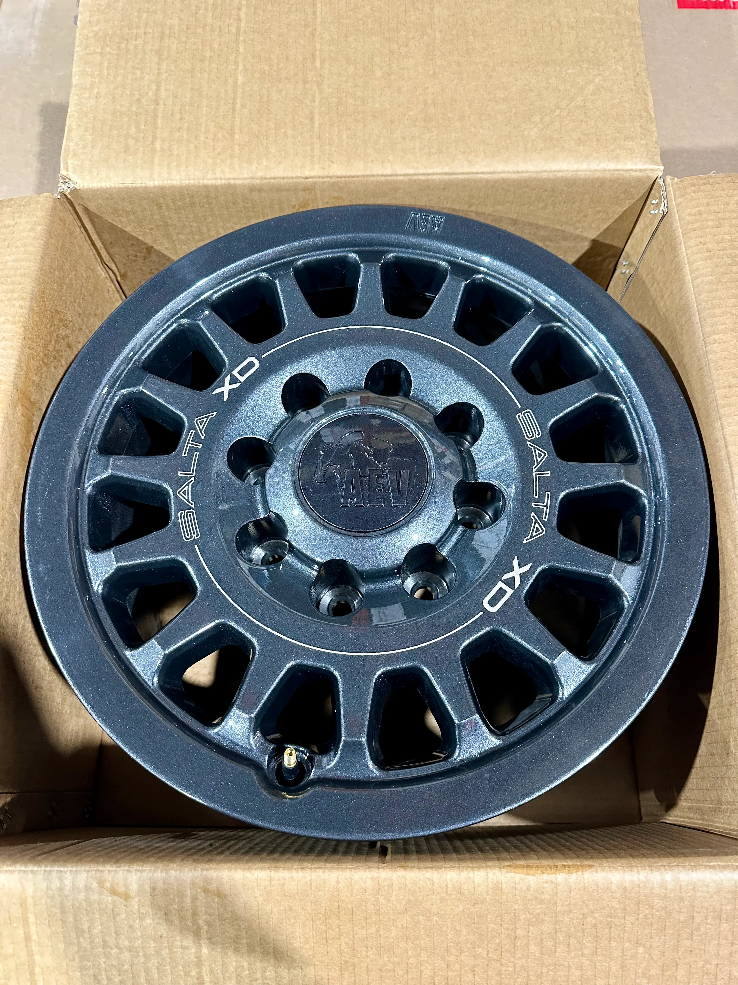 AEV Salta XD - 2024+ Silverado/Sierra HD 18x9 +18ET Offset Onyx (Garage Sale) - Image 2