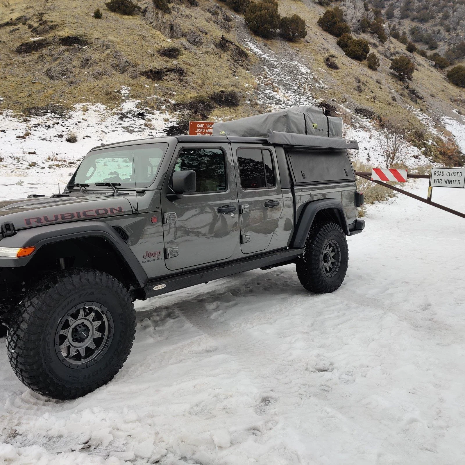 Alu-Cab 2020-2024 Jeep Gladiator Explorer Canopy | Tread Finish