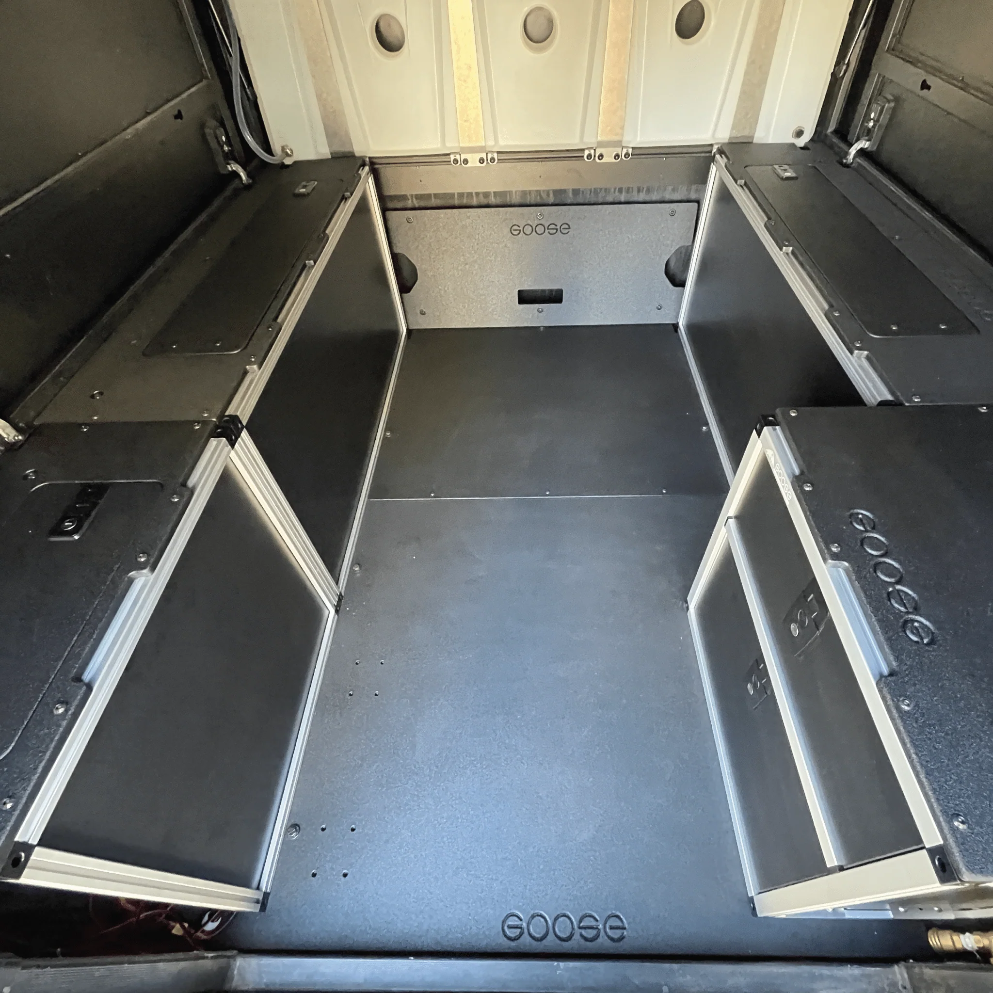 Alu-Cab Canopy Camper V2 - Jeep Gladiator 2019-Present - Bed Plate System - 5' Bed