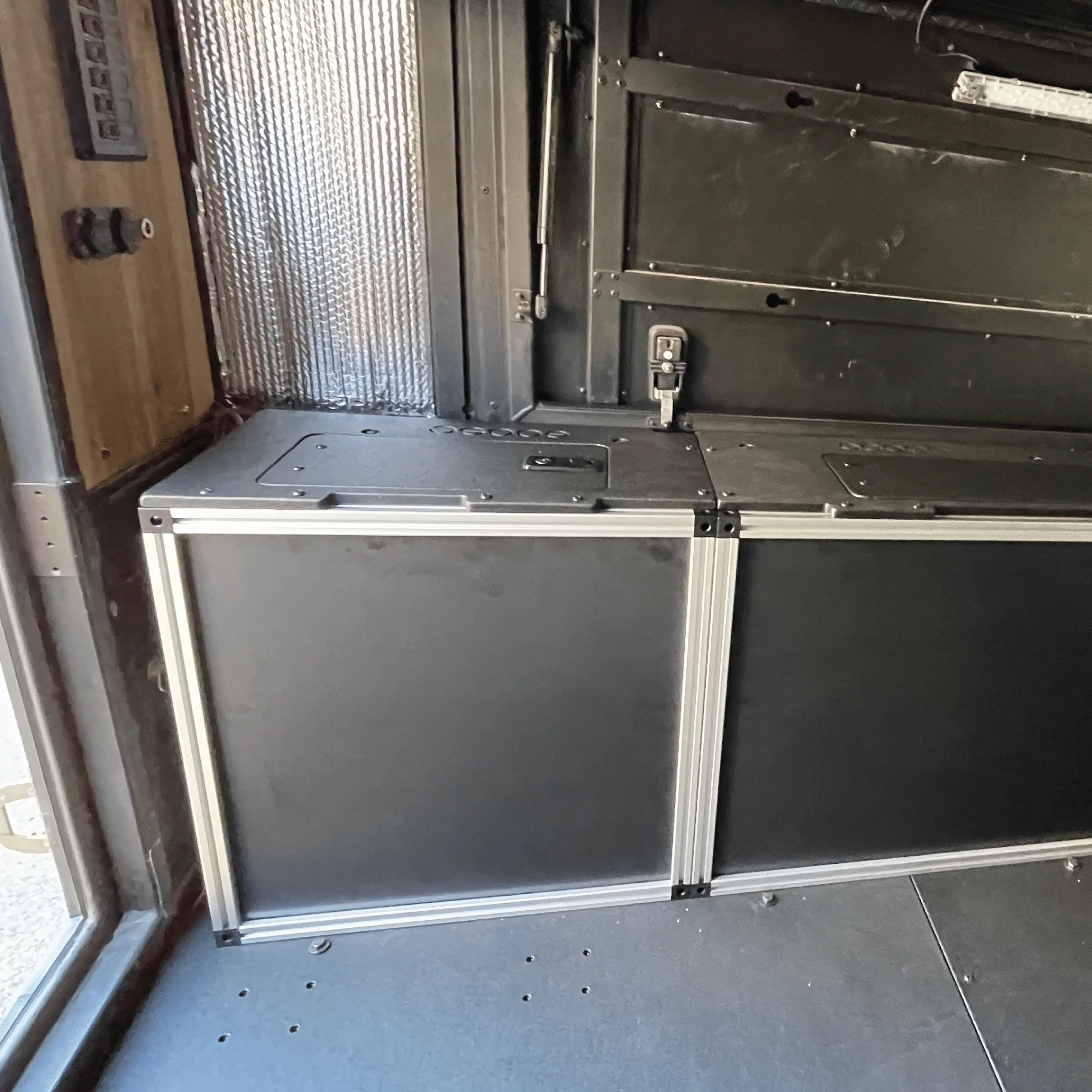 Alu-Cab Canopy Camper V2 - Jeep Gladiator 2019-Present - Rear Utility Module - 5' Bed