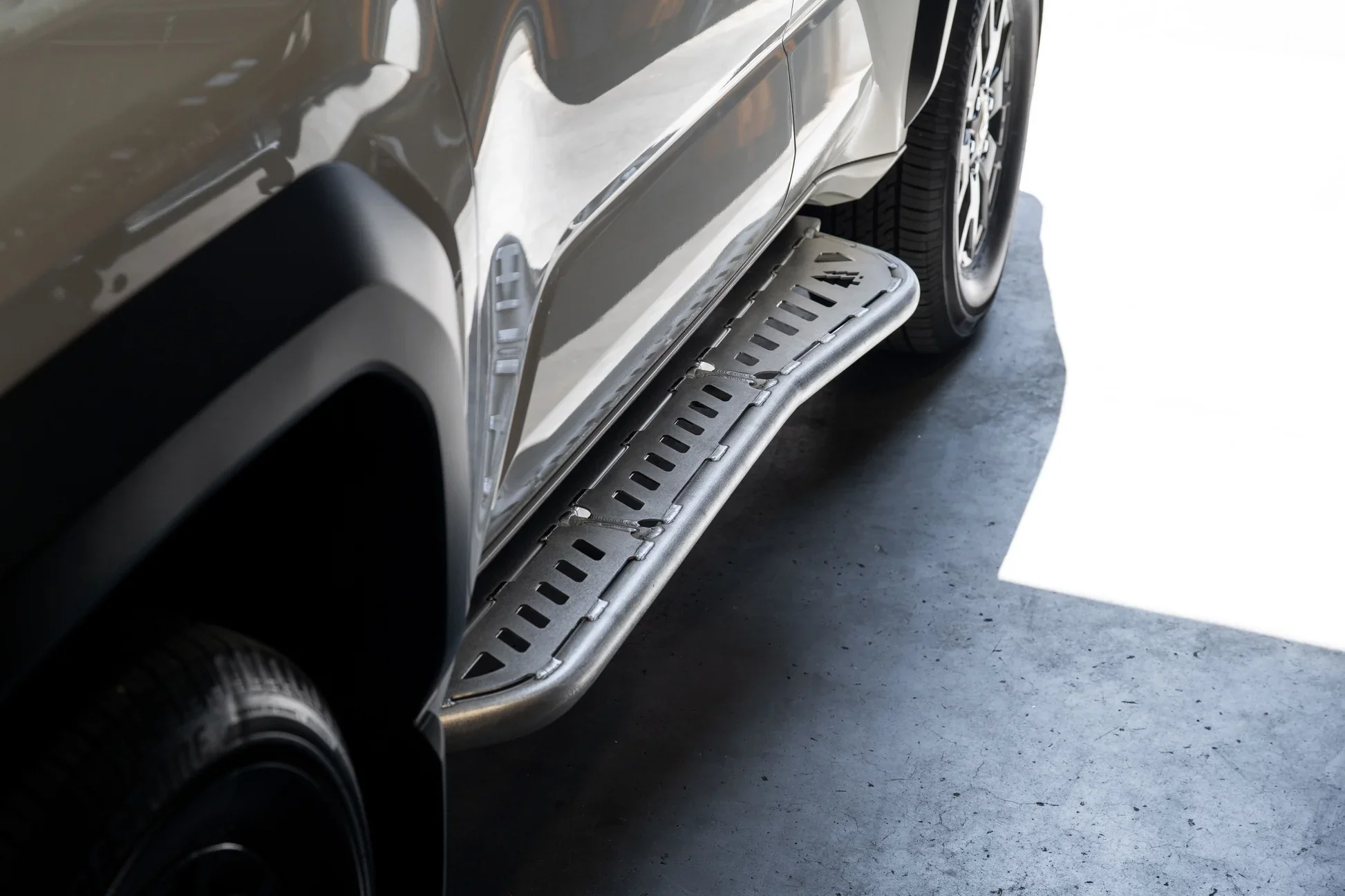 Greenlane 6th Gen 4Runner Aluminum Sliders With Bump Out