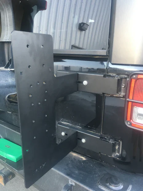 RotoPAX Jeep JK Tailgate Mount - Image 2